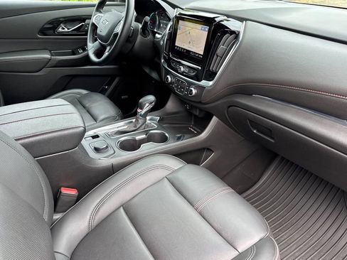 Used 2023 Chevrolet Traverse RS FWD image 19