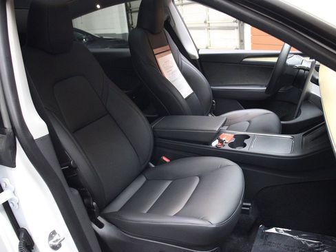 Used 2023 Tesla Model Y Long Range image 33