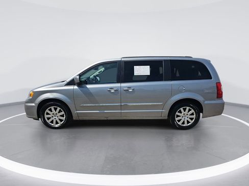 Used 2015 Chrysler Town & Country Touring FWD image 7