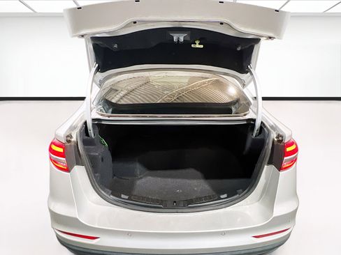 Used 2019 Ford Fusion SE image 19