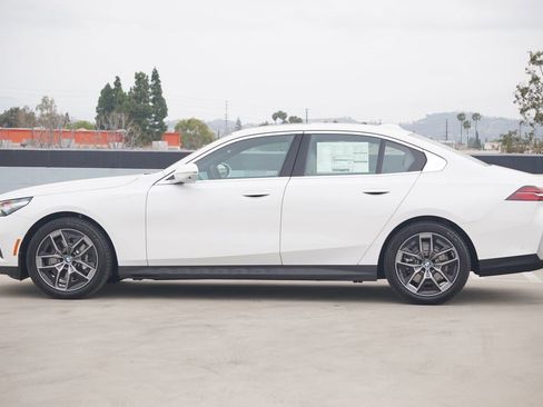 New 2026 BMW 530i w/ Premium Package image 4