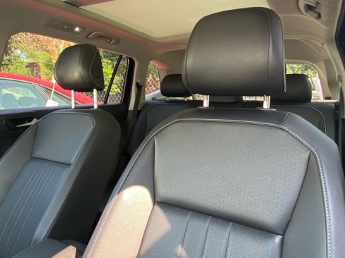 Used 2022 Volkswagen Tiguan SE w/ Panoramic Sunroof Package AWD/4WD image 10