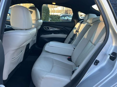 Used 2016 INFINITI Q70 3.7 w/ Sport Package image 13