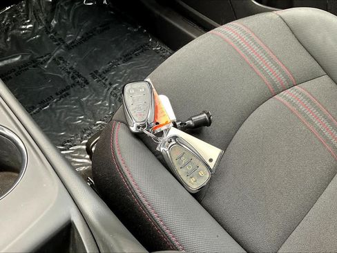 Used 2024 Chevrolet Equinox RS FWD image 27