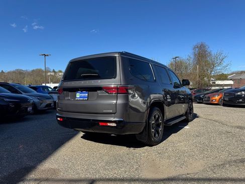 Used 2023 Jeep Wagoneer Series III w/ Convenience Group I AWD/4WD image 6
