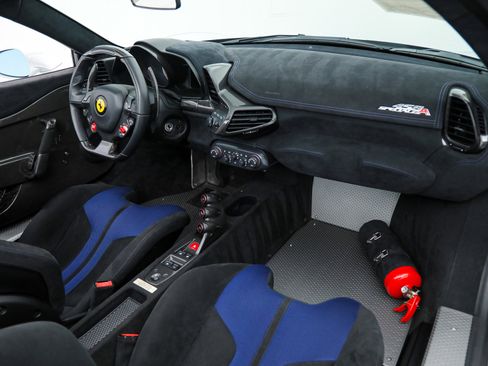 Certified 2015 Ferrari 458 Speciale A image 2