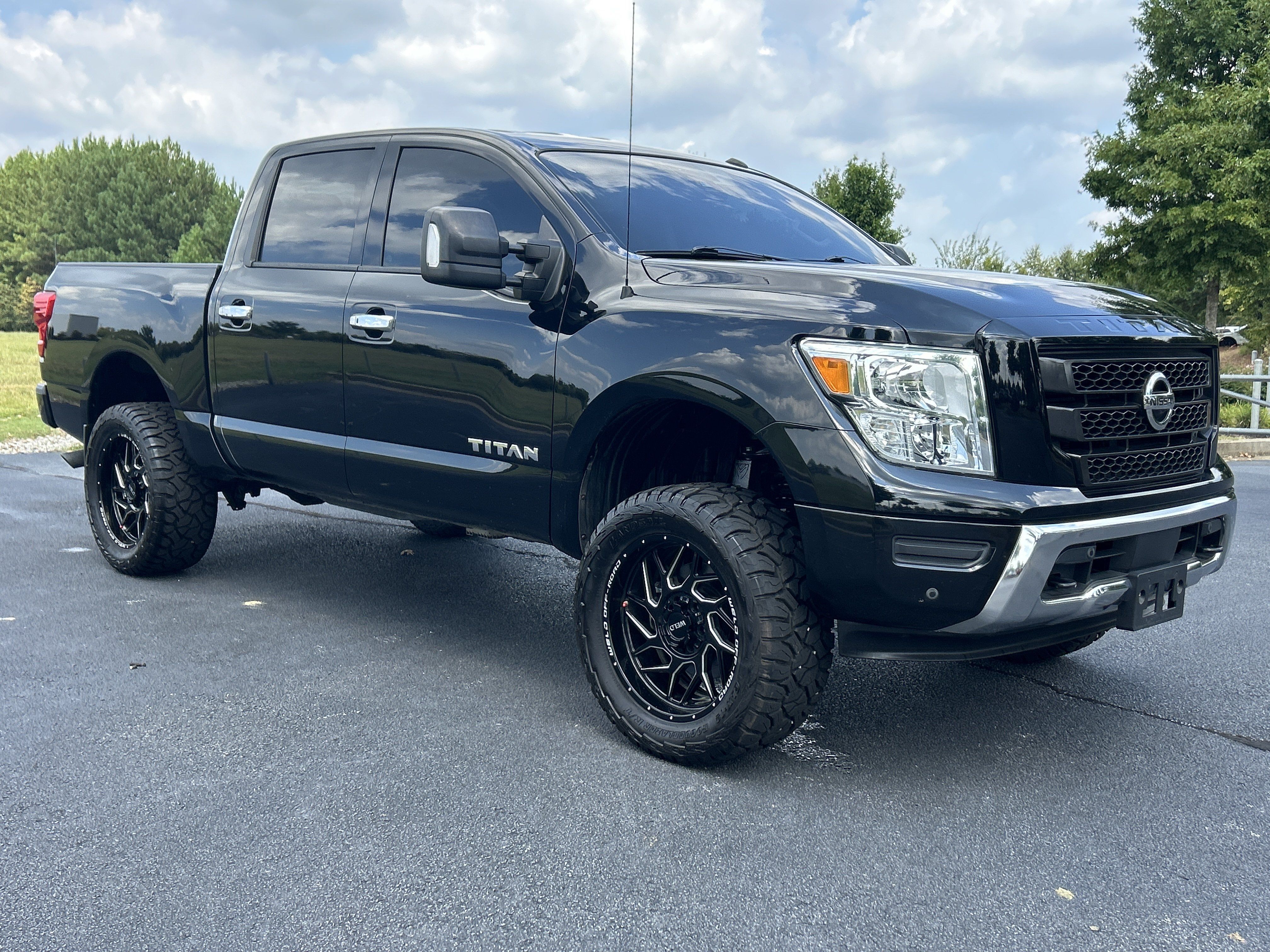 Used 2021 Nissan Titan SV w/ SV Convenience Package RWD image 2
