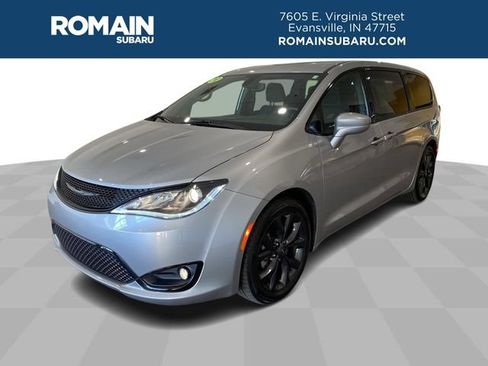 Used 2020 Chrysler Pacifica Touring w/ S Appearance Package FWD image 1