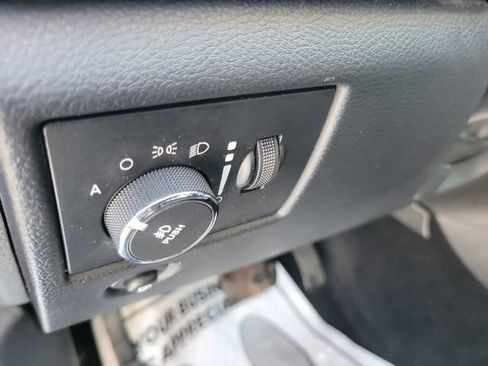 Used 2011 Jeep Grand Cherokee Laredo image 30