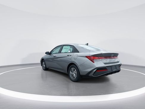 New 2026 Hyundai Elantra SE FWD image 6