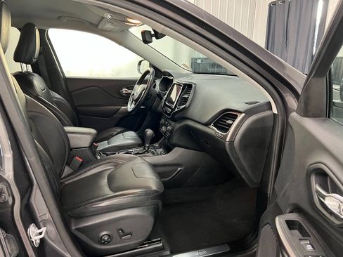 Used 2019 Jeep Cherokee Limited AWD/4WD image 11