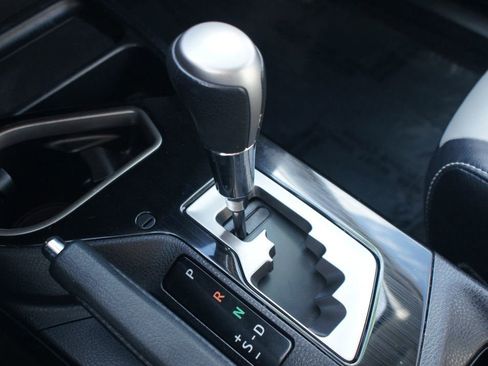 Used 2018 Toyota RAV4 Limited image 12