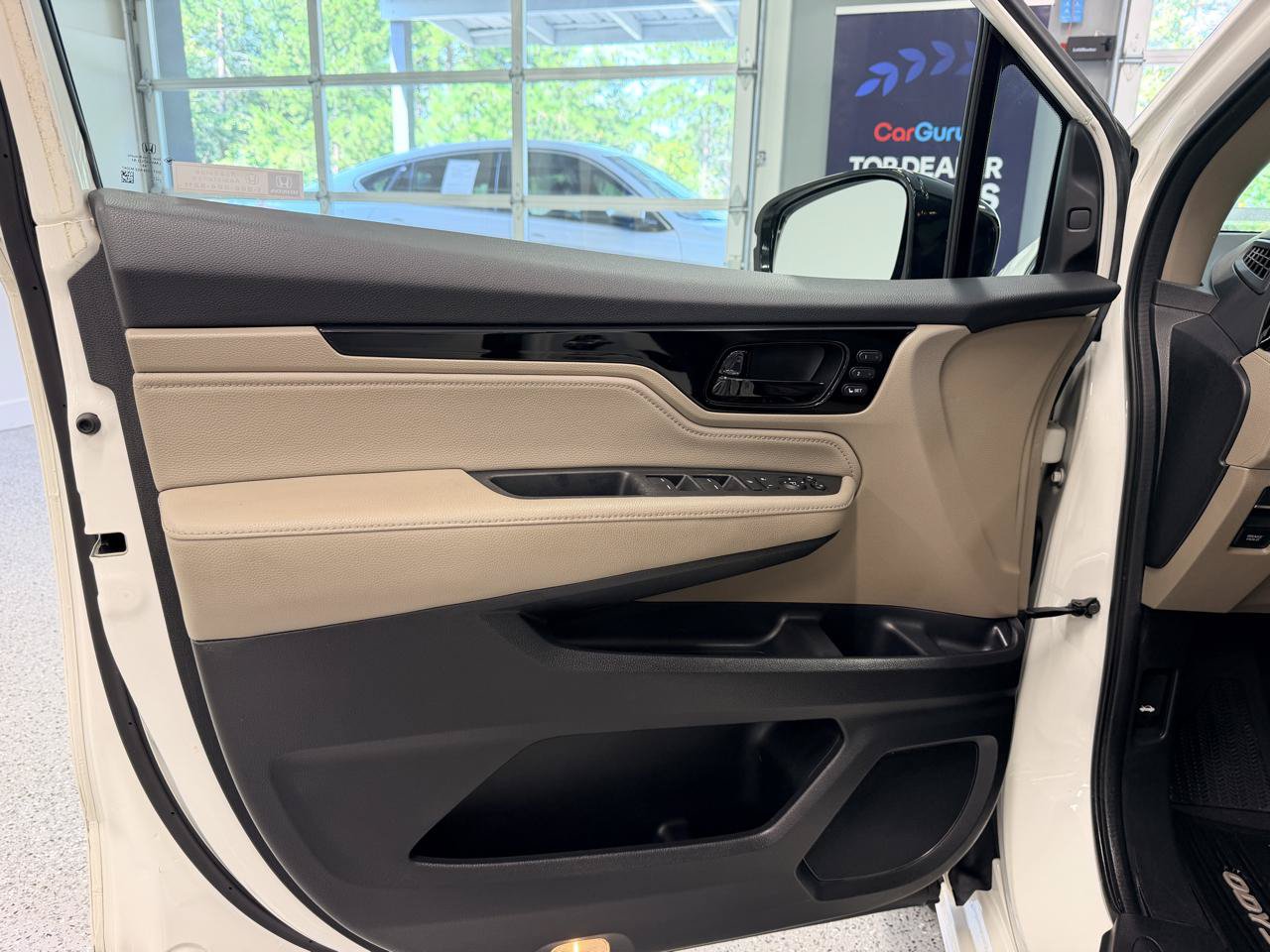 Used 2018 Honda Odyssey Elite image 14