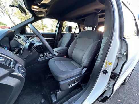 Used 2016 Ford Explorer XLT AWD/4WD image 11