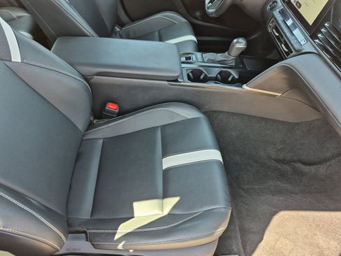 Used 2025 Toyota Camry SE FWD image 27