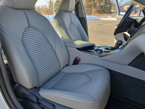 Certified 2020 Toyota Camry SE image 12
