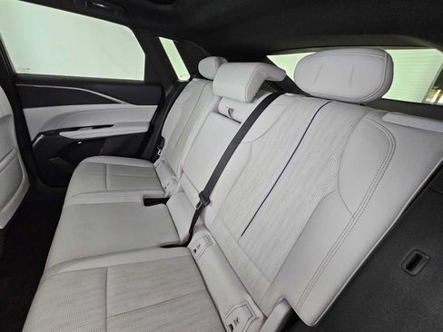 Used 2025 Cadillac Lyriq Luxury AWD/4WD image 17