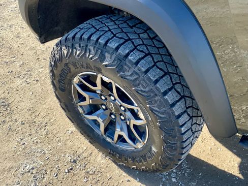 Certified 2025 Chevrolet Colorado ZR2 w/ Technology Package image 18