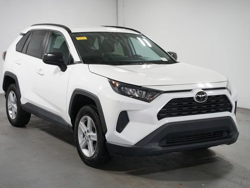 Used 2021 Toyota RAV4 LE image 3