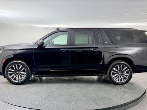 Used 2023 Cadillac Escalade ESV Sport image 3