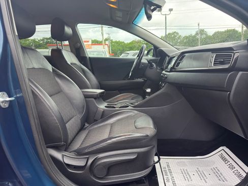 Used 2019 Kia Niro EX FWD image 22