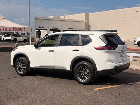 Certified 2025 Nissan Rogue S FWD image 4
