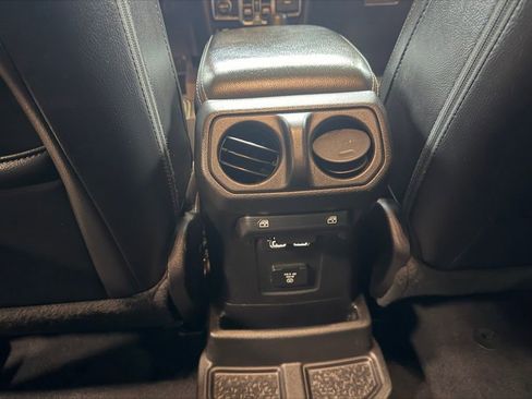 Used 2019 Jeep Wrangler Unlimited Sahara w/ Uconnect 4C Nav & Sound Group image 15