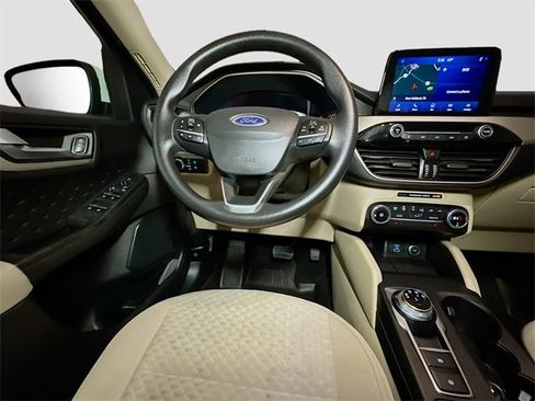Certified 2020 Ford Escape SE image 33