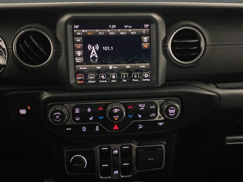 Used 2020 Jeep Wrangler Unlimited Sahara AWD/4WD image 12