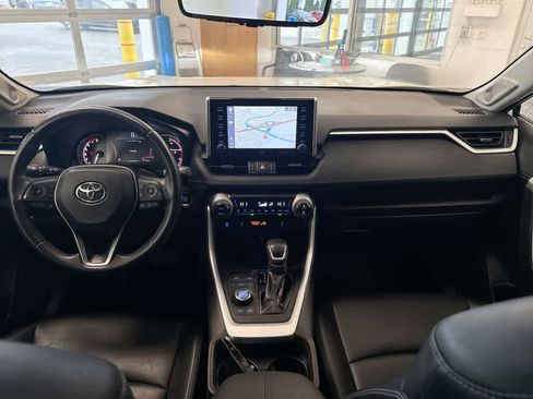 Used 2020 Toyota RAV4 Limited image 16