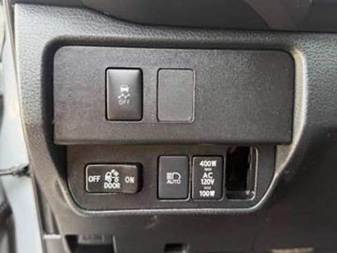 Used 2021 Toyota Tacoma TRD Off-Road w/ Technology Package image 9