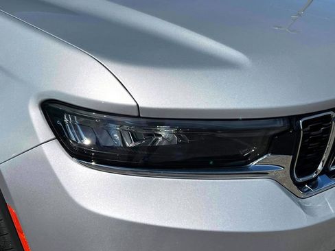 Used 2023 Jeep Grand Cherokee 4WD 4xe image 8