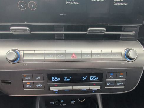 Used 2025 Hyundai Kona SEL FWD image 24