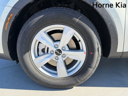 New 2026 Kia Sorento LX FWD image 8