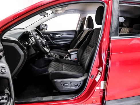 Used 2018 Nissan Rogue Sport SV FWD image 4