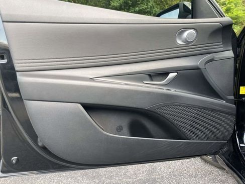 Used 2023 Hyundai Elantra SEL w/ Convenience Package FWD image 17