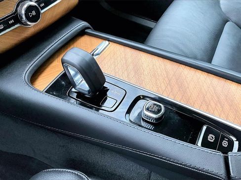 Certified 2024 Volvo XC90 B6 Plus w/ Protection Package Premier image 18