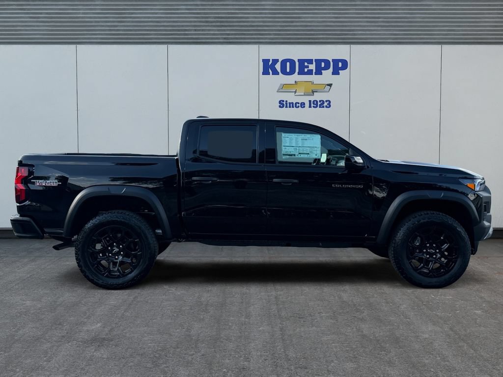 New 2026 Chevrolet Colorado Trail Boss w/ Midnight Edition AWD/4WD image 6