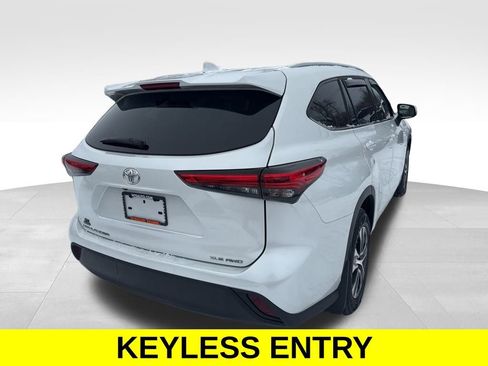 Used 2022 Toyota Highlander XLE image 5