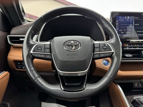 Certified 2022 Toyota Highlander Platinum image 35