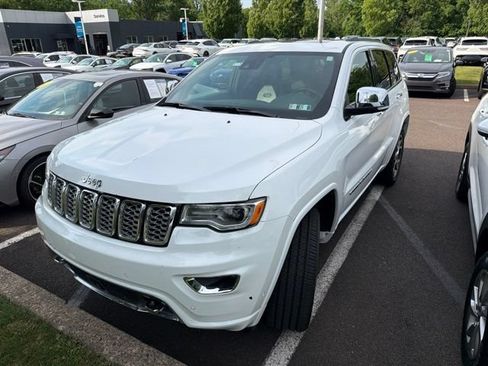 Used 2019 Jeep Grand Cherokee Overland AWD/4WD image 2