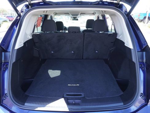 Certified 2025 Nissan Rogue SV FWD image 8