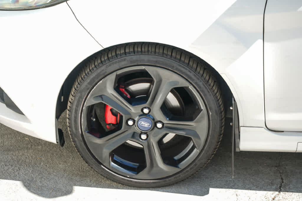 Used 2016 Ford Fiesta ST FWD image 11
