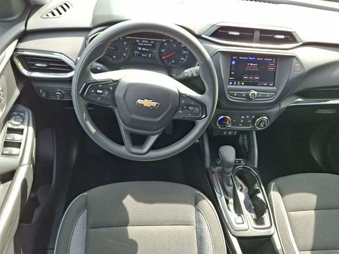 Used 2023 Chevrolet TrailBlazer LT FWD image 21