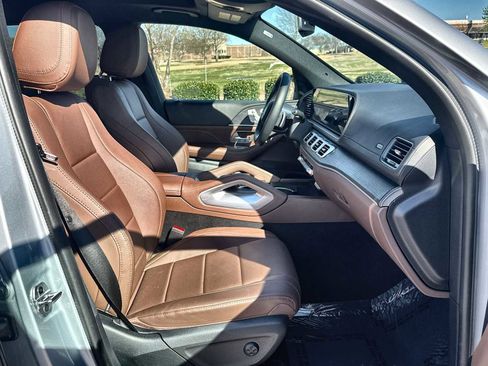 Used 2025 Mercedes-Benz GLS 450 4MATIC image 9
