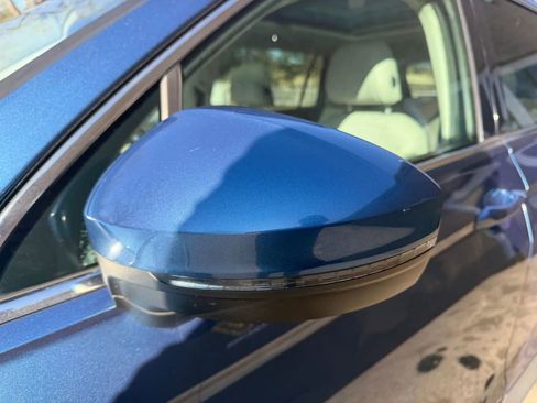 Used 2019 Volkswagen Tiguan SE w/ Panoramic Sunroof Package image 16