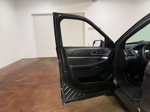 Used 2018 Ford Explorer XLT w/ Equipment Group 202A AWD/4WD image 57