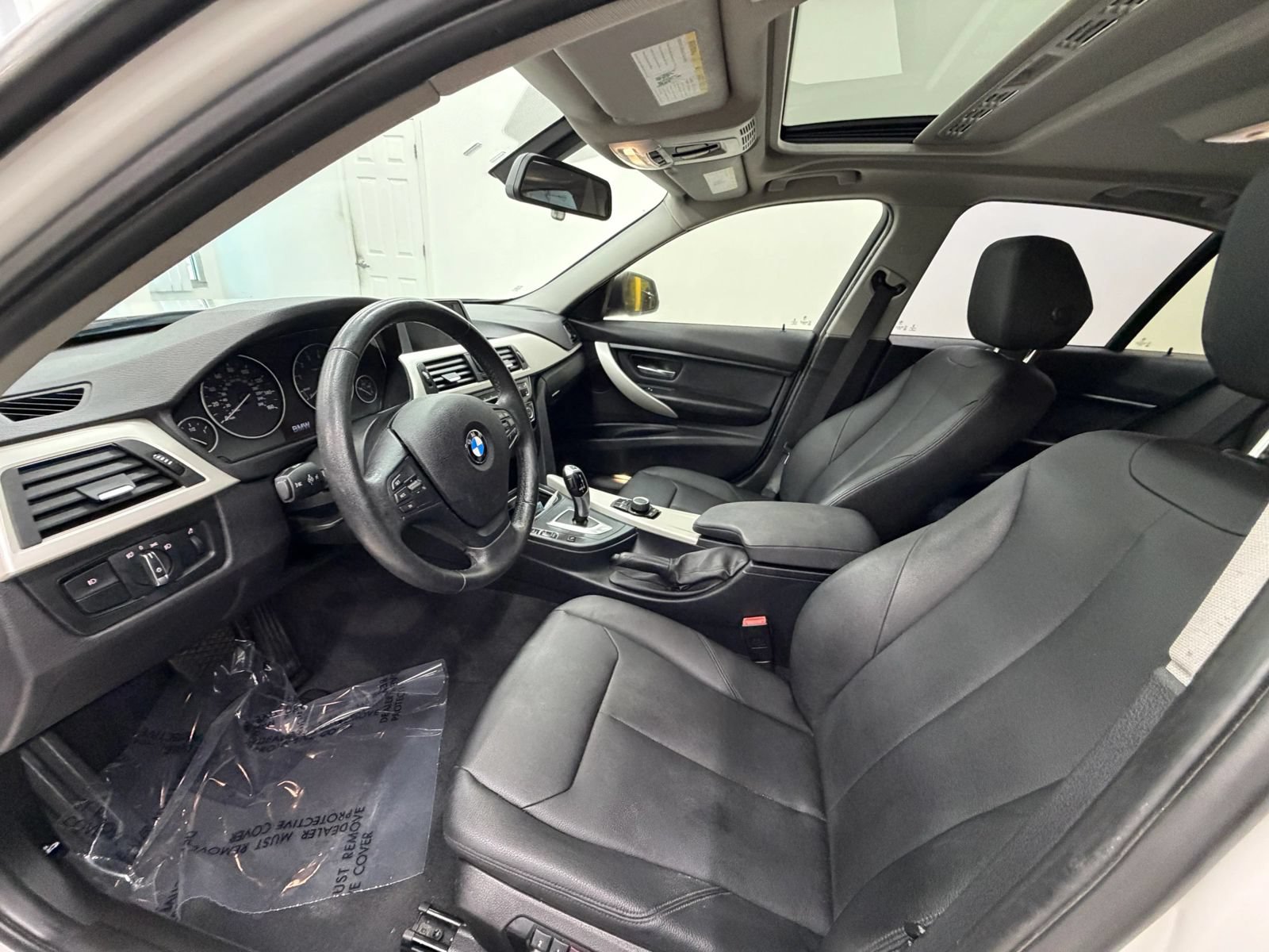 Used 2017 BMW 320i Sedan RWD image 14