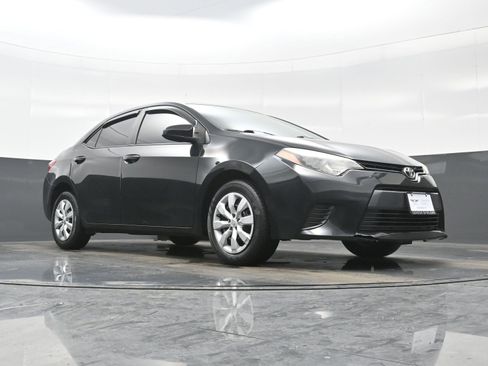 Used 2015 Toyota Corolla LE image 24