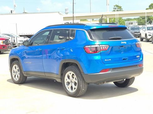 Used 2025 Jeep Compass Latitude AWD/4WD image 4